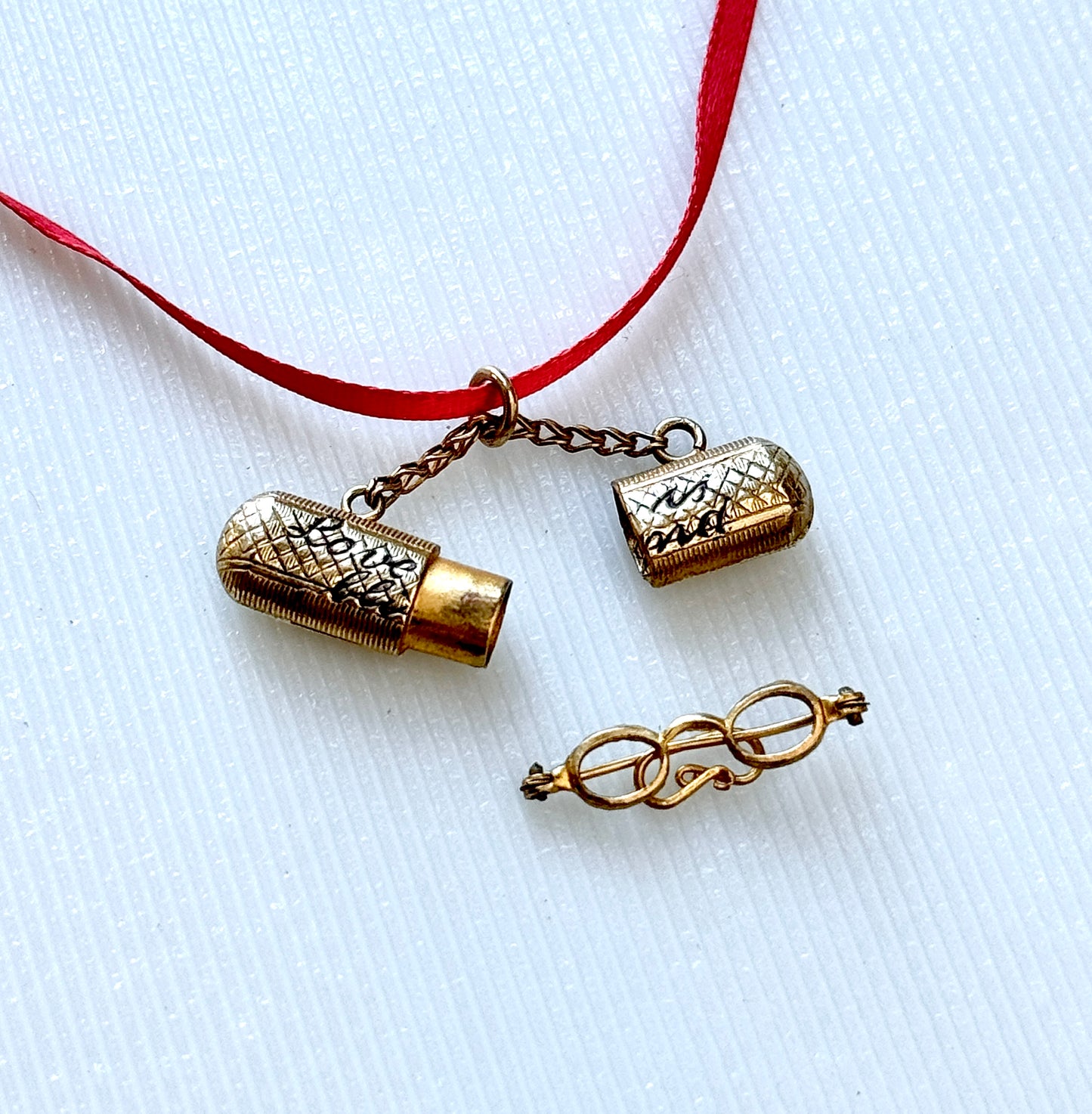 Love is Blind Charm 10ct Gold Rare