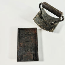 Load image into Gallery viewer, Antique Metal Fluter Iron Geneva, IL
